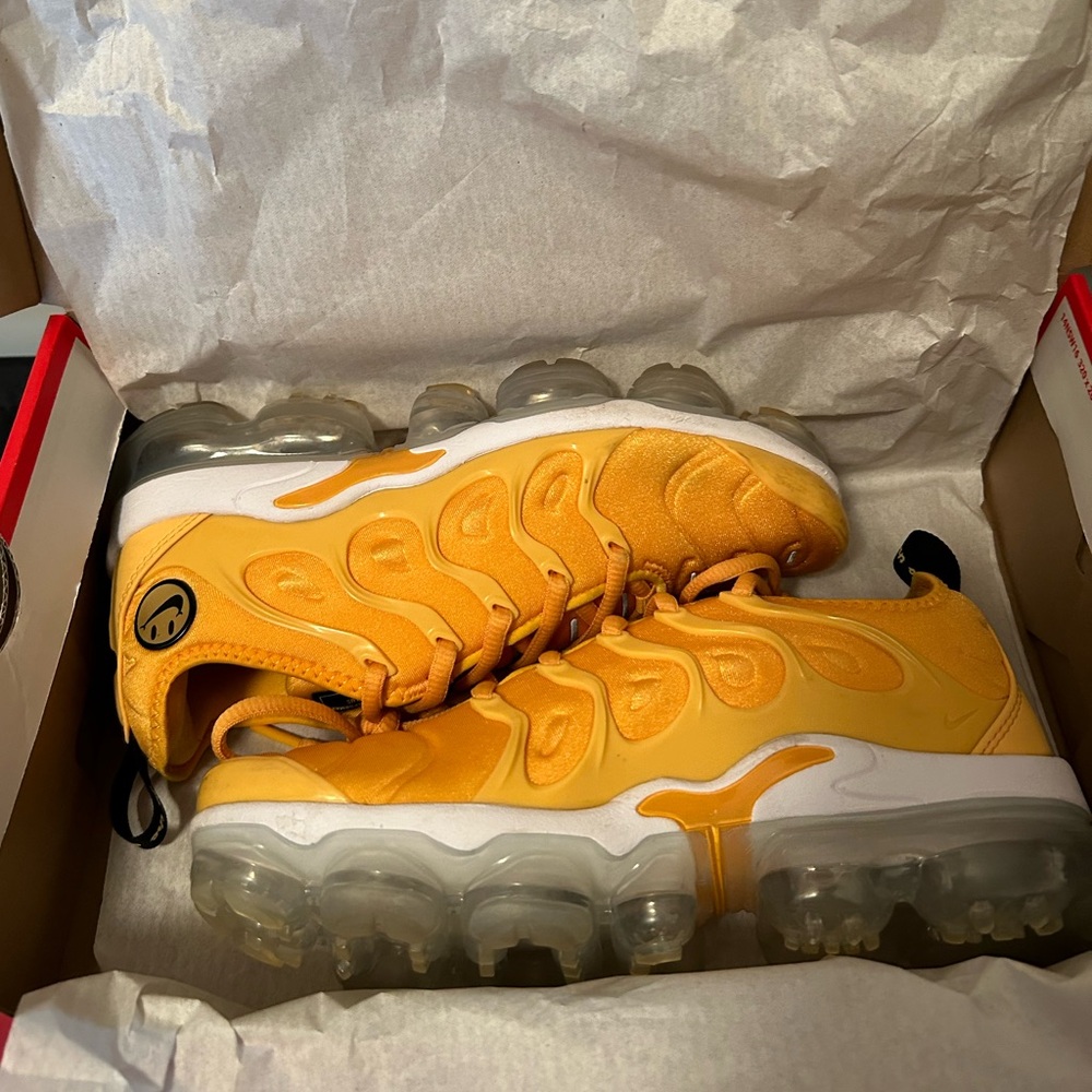 Nike Women’s 6, Yellow Air Vamormax Plus (Pollen Yellow) Worn Twice